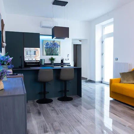 - 3 Min Walk From - Modern Flat For 5 Guests * Abbadia Lariana
