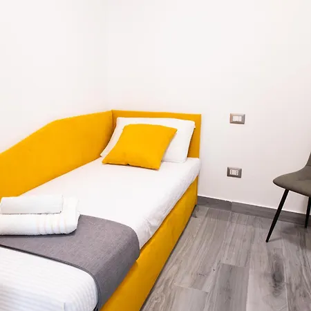 - 3 Min Walk From - Modern Flat For 5 Guests 公寓