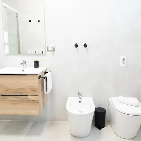 Apartman - 3 Min Walk From - Modern Flat For 5 Guests