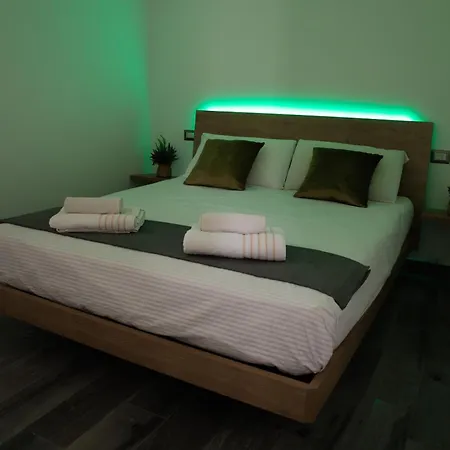 - 3 Min Walk From - Modern Flat For 5 Guests 公寓