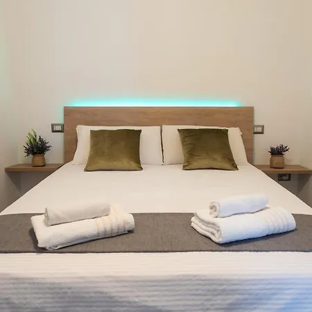 - 3 Min Walk From - Modern Flat For 5 Guests Аббадия Лариана