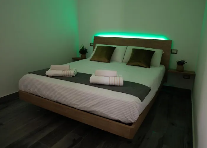 - 3 Min Walk From - Modern Flat For 5 Guests Апартаменты