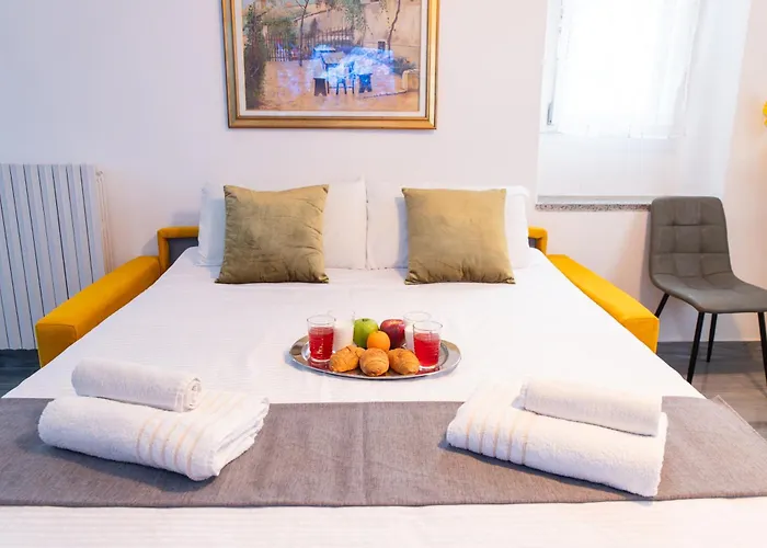 - 3 Min Walk From - Modern Flat For 5 Guests Апартаменты *