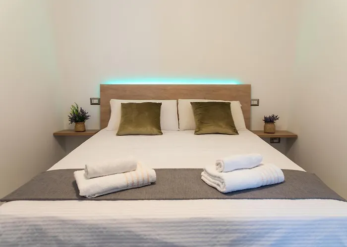 - 3 Min Walk From - Modern Flat For 5 Guests Аббадия Лариана