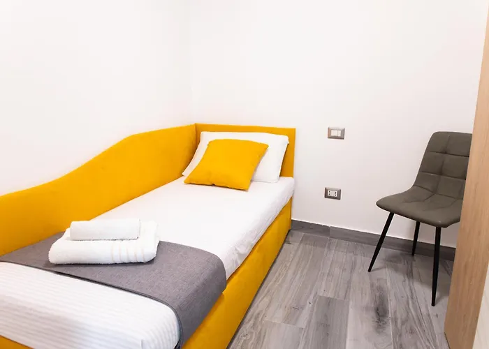 - 3 Min Walk From - Modern Flat For 5 Guests Апартаменты
