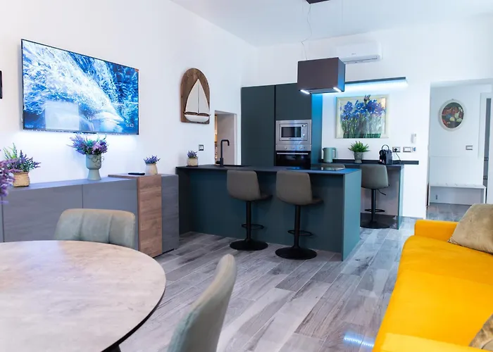 Апартаменты - 3 Min Walk From - Modern Flat For 5 Guests